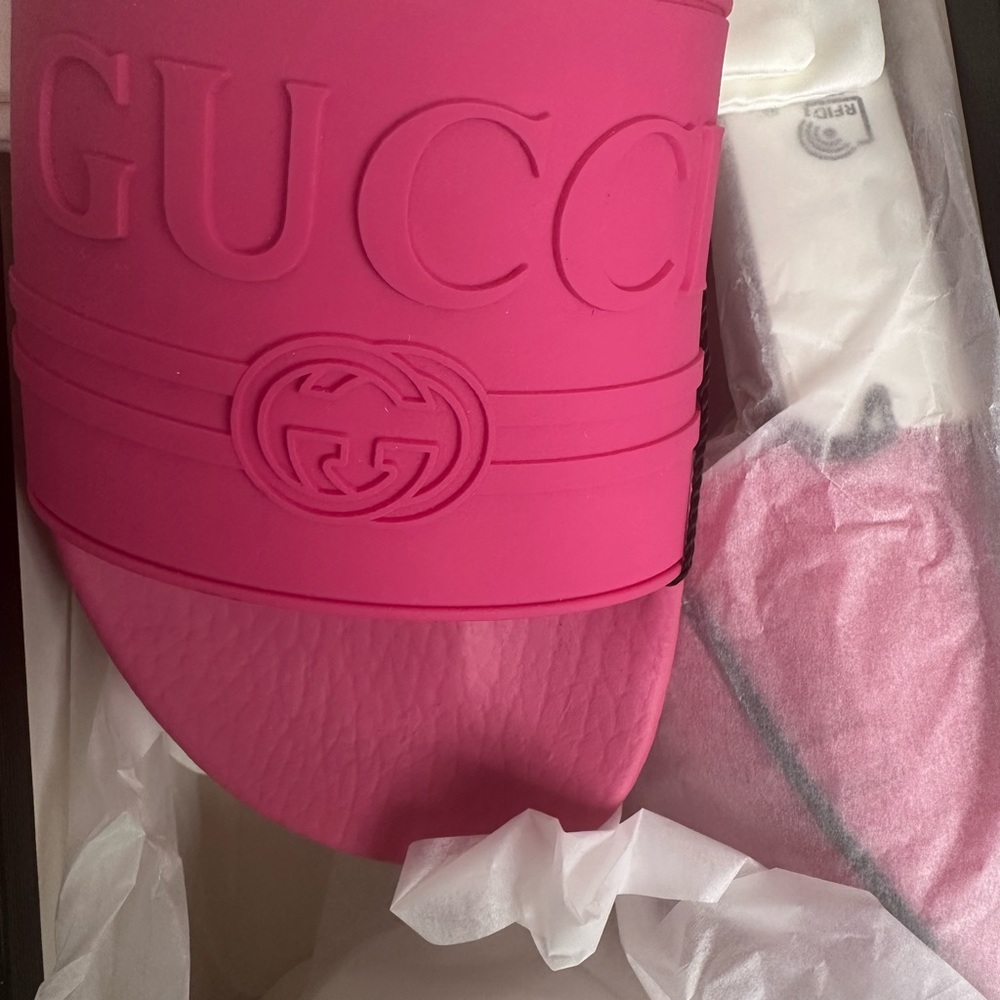 Authentic Pink Gucci Slides!! Brand new!! Size 8